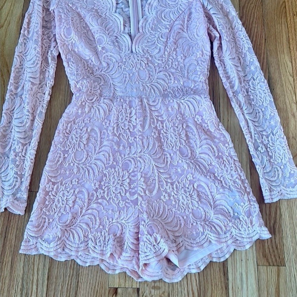 Bebe peach Lace romper size 2 - Picture 4 of 8